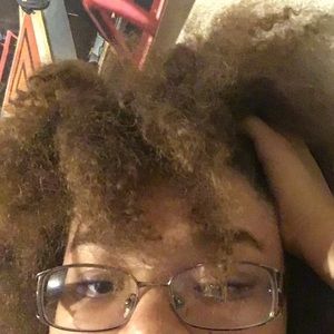 Meet your Posher, Connie